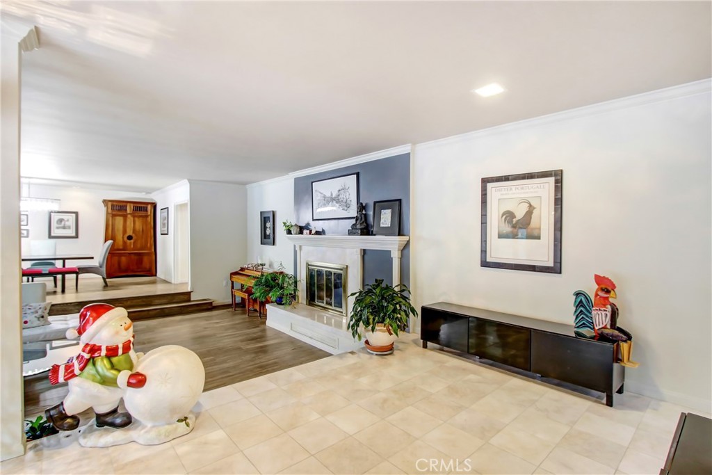 8800 Avenida Miravilla