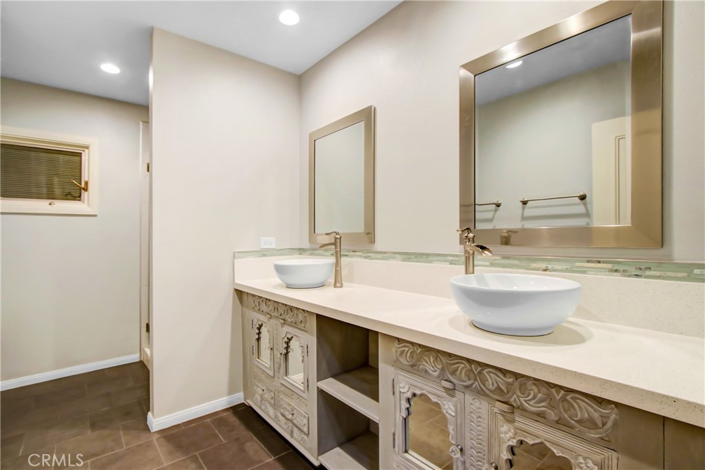 8800 Avenida Miravilla