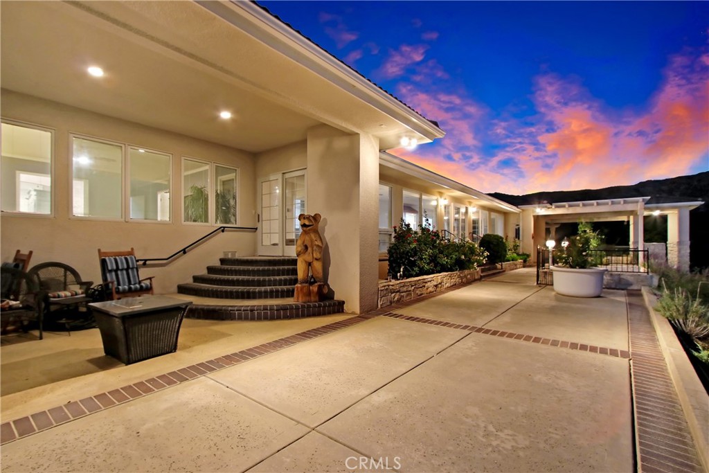 8800 Avenida Miravilla