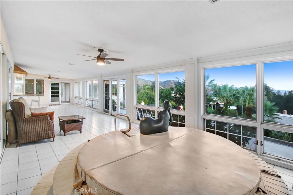 8800 Avenida Miravilla