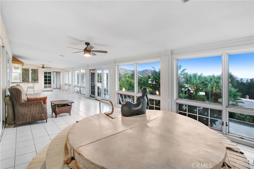 8800 Avenida Miravilla