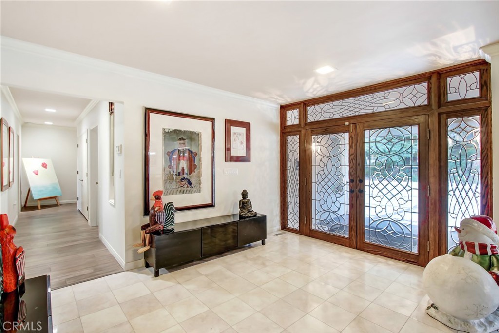 8800 Avenida Miravilla