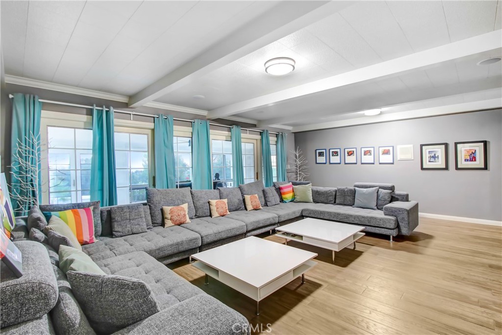 8800 Avenida Miravilla