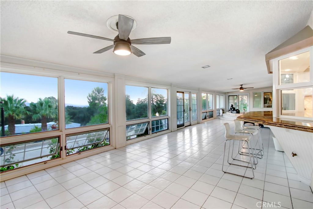 8800 Avenida Miravilla