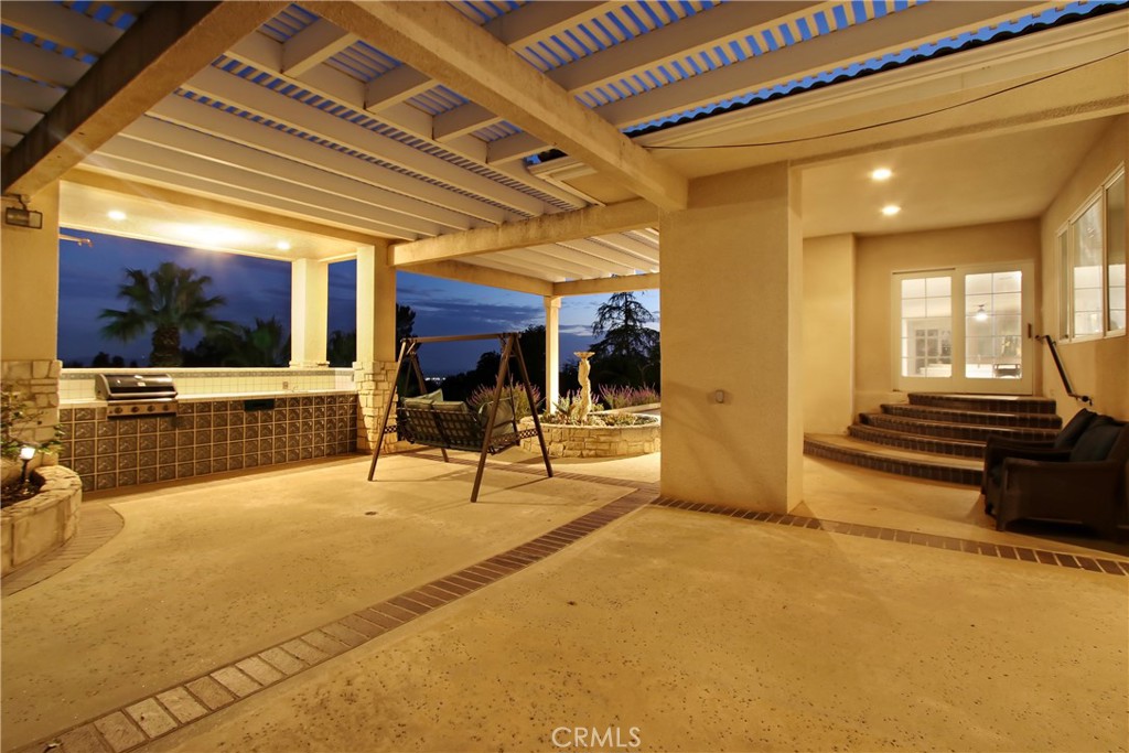 8800 Avenida Miravilla