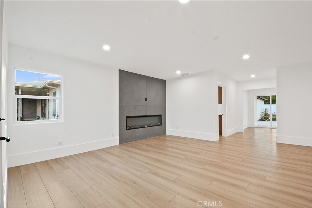 2995 E Del Mar