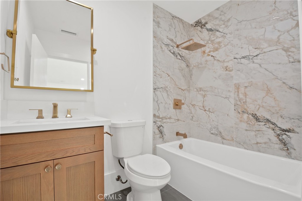 2995 E Del Mar
