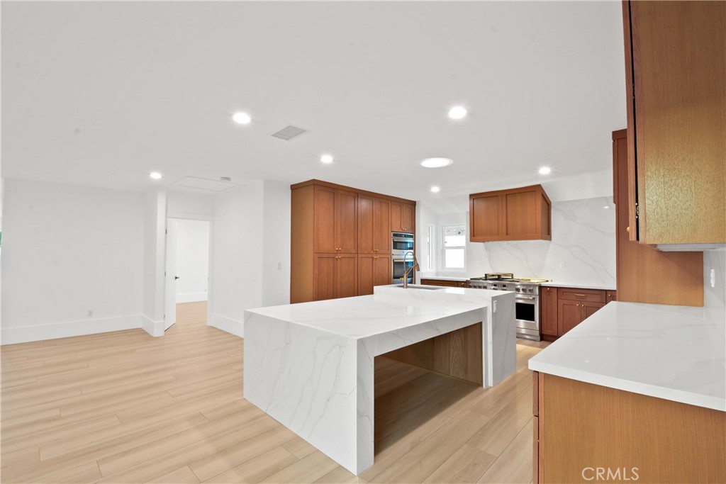 2995 E Del Mar