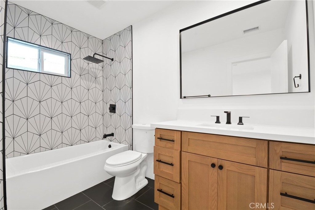 2995 E Del Mar