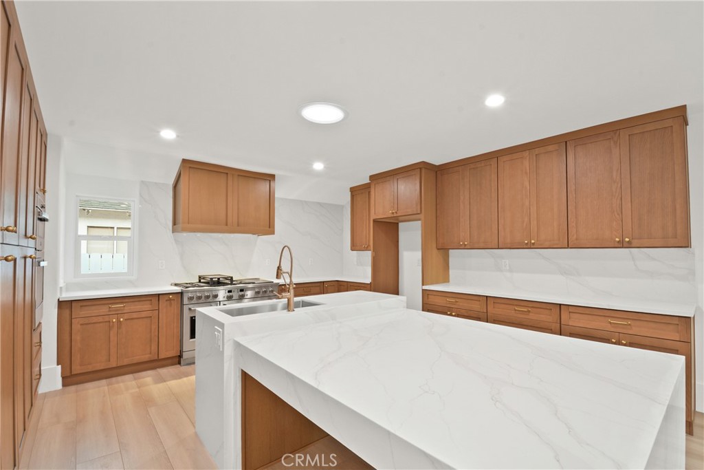 2995 E Del Mar