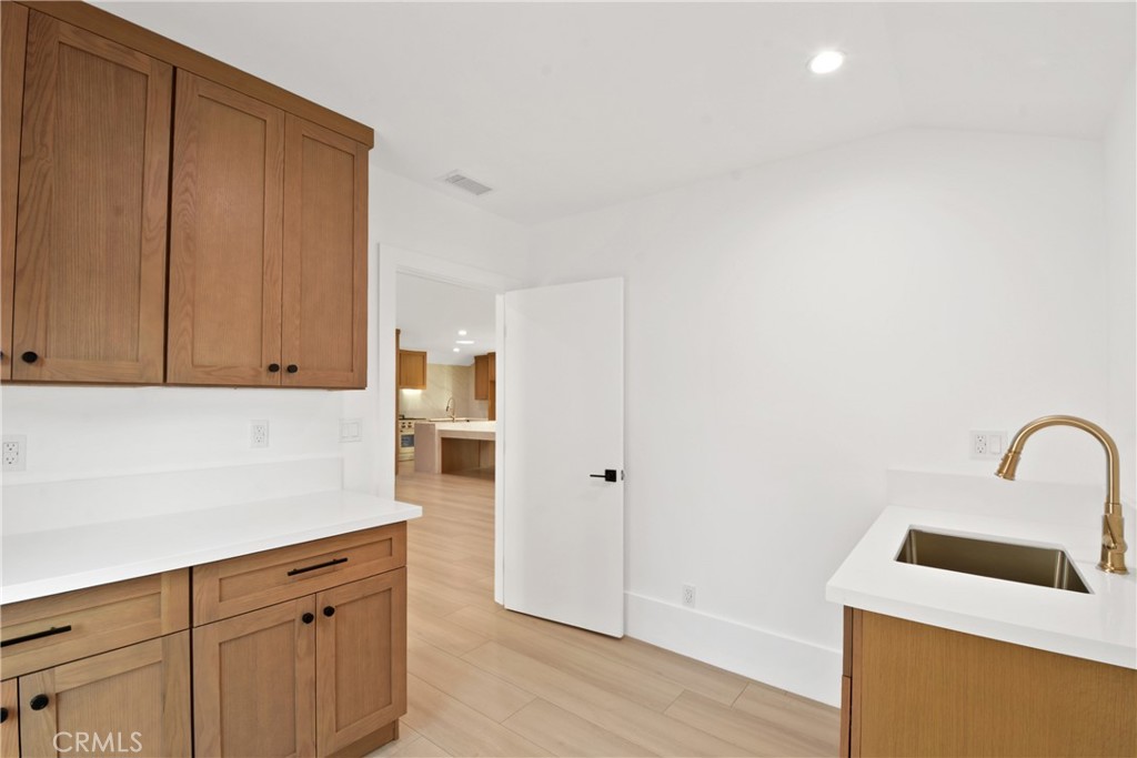 2995 E Del Mar