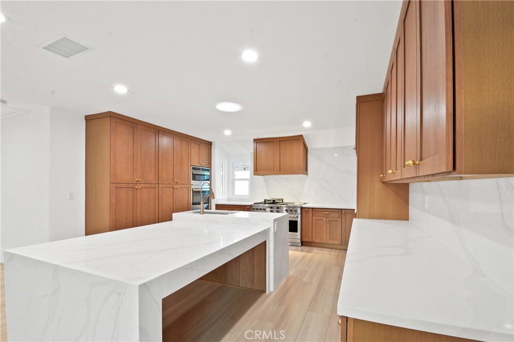 2995 E Del Mar