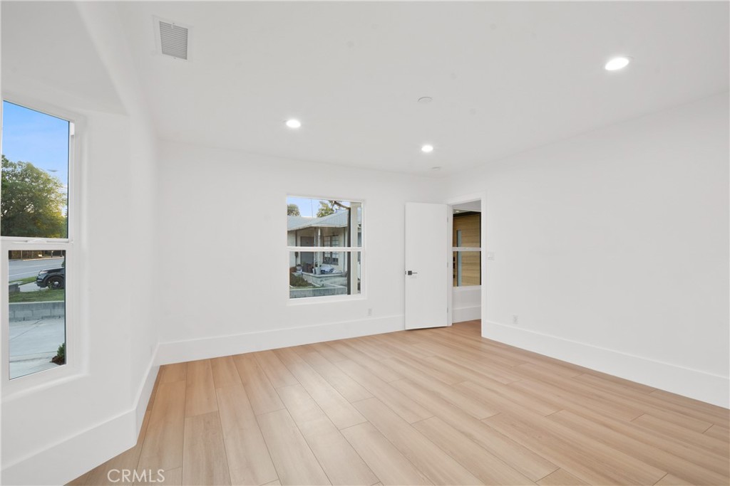 2995 E Del Mar