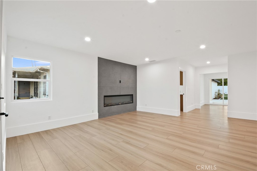 2995 E Del Mar