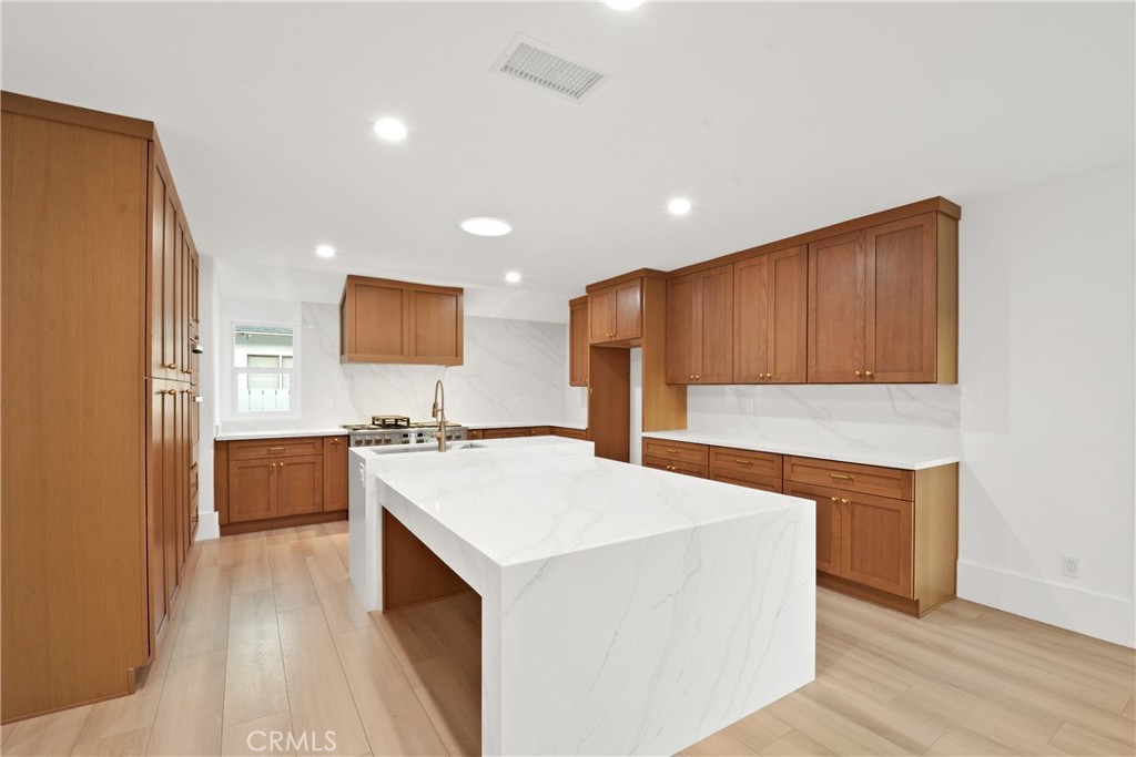 2995 E Del Mar