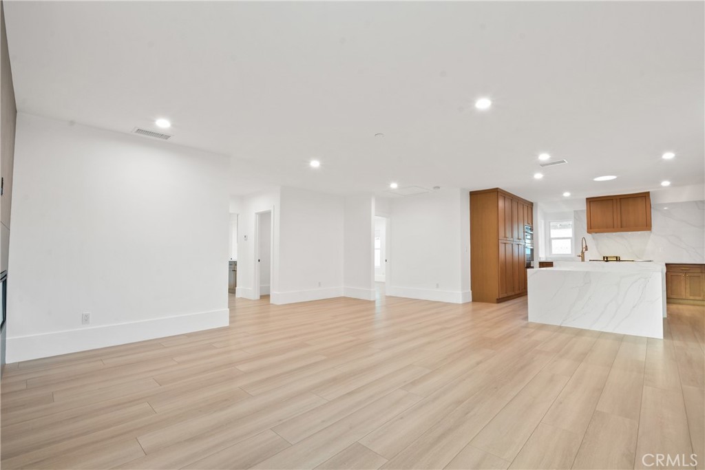2995 E Del Mar