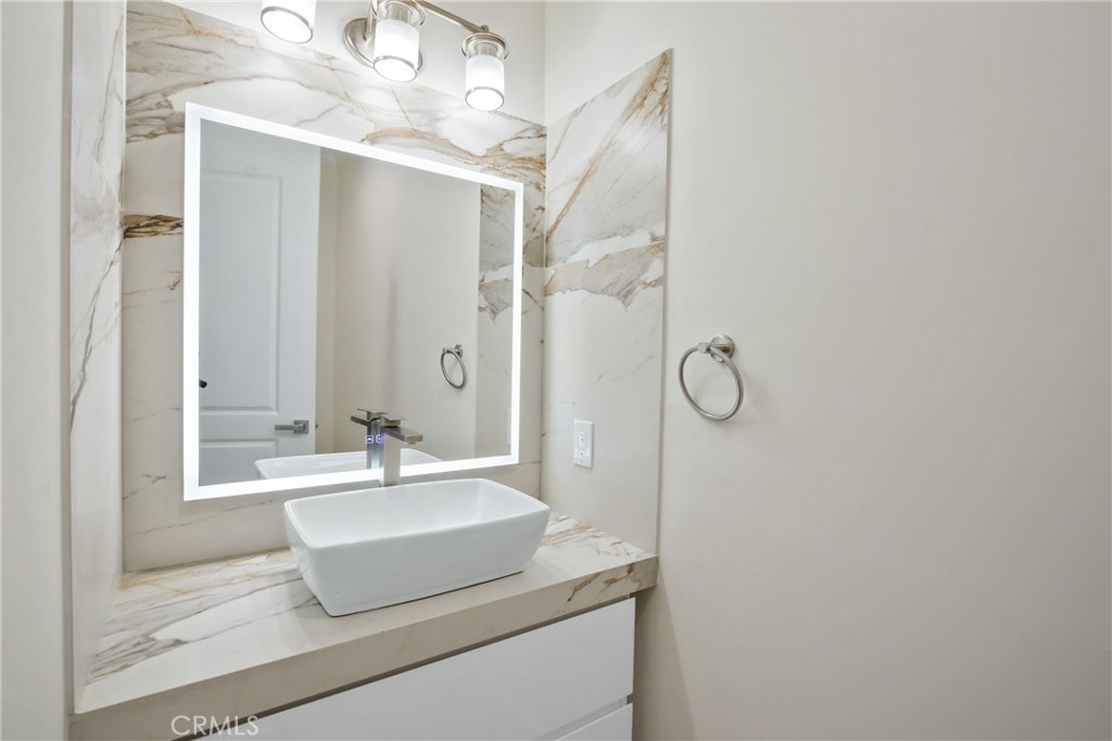 13715 Copley