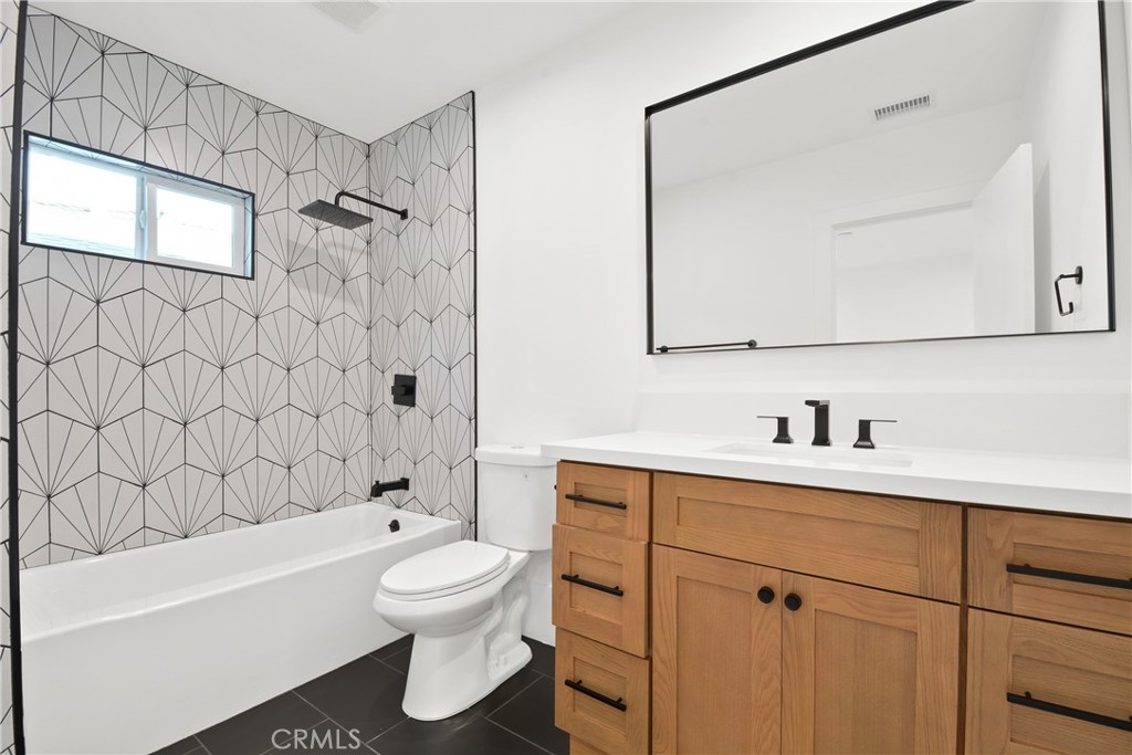 2995 E Del Mar