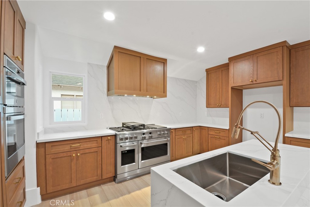 2995 E Del Mar
