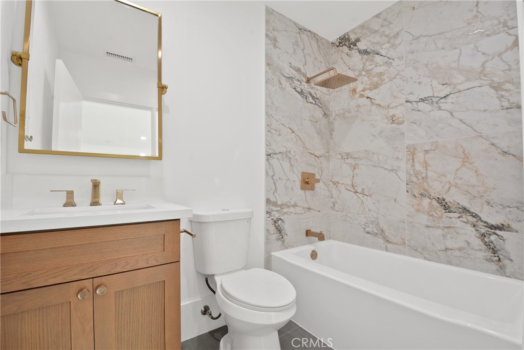 2995 E Del Mar