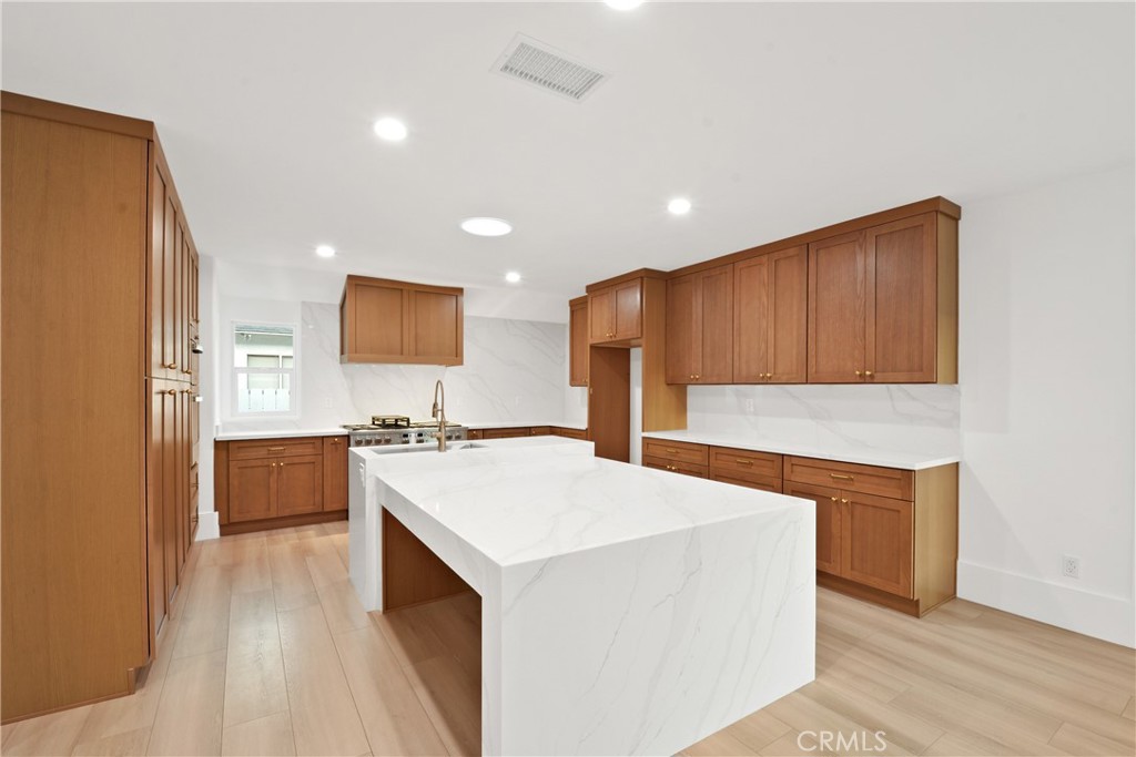 2995 E Del Mar