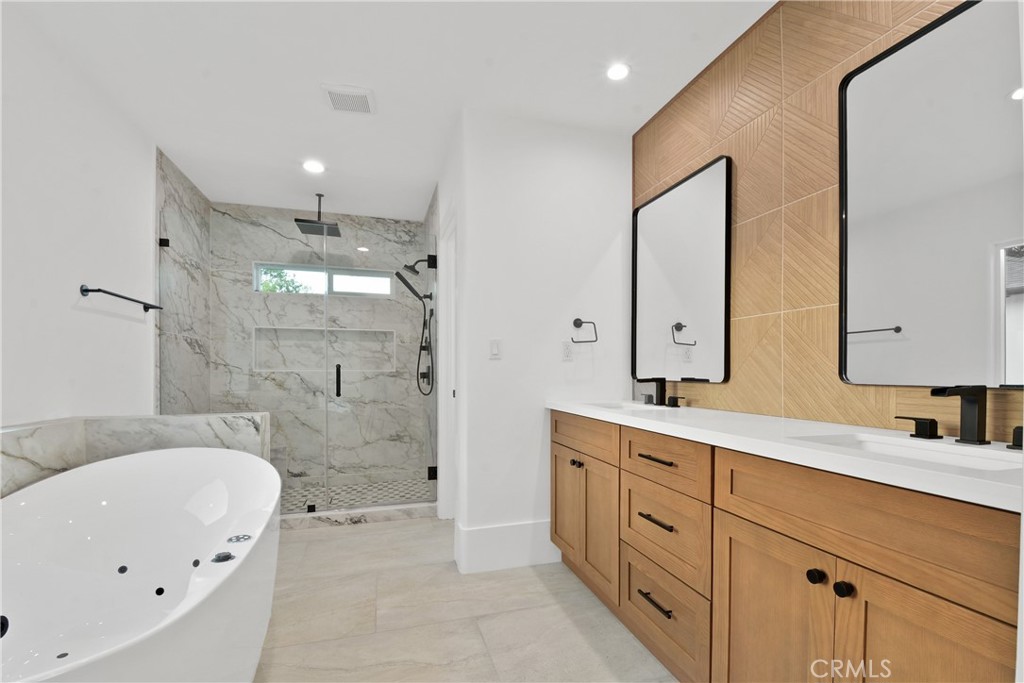 2995 E Del Mar