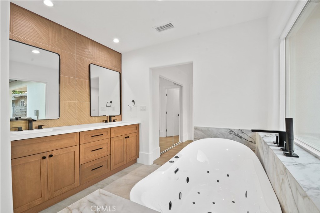 2995 E Del Mar
