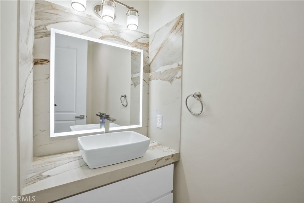 13715 Copley
