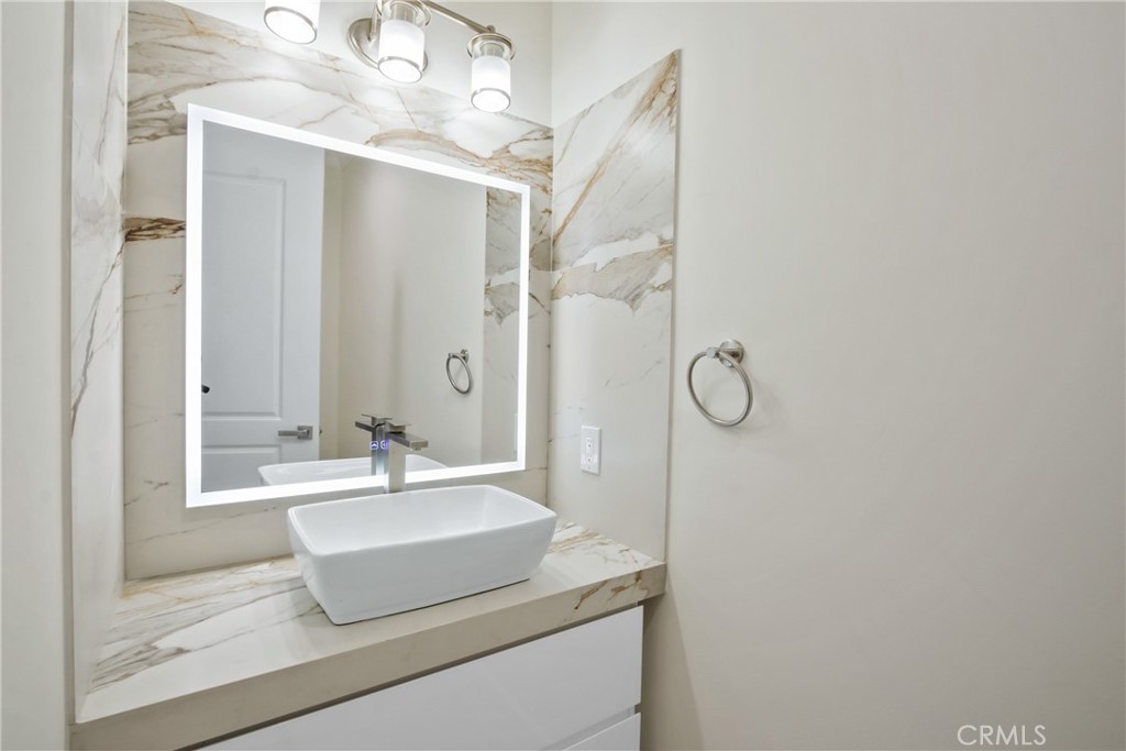 13715 Copley