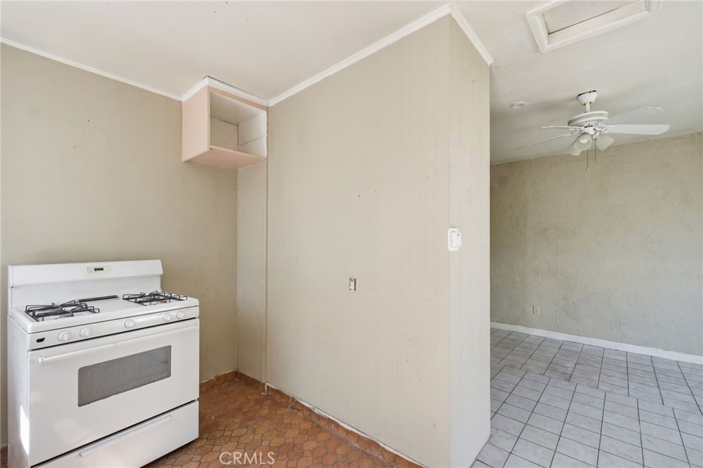 611 S Griffith Park