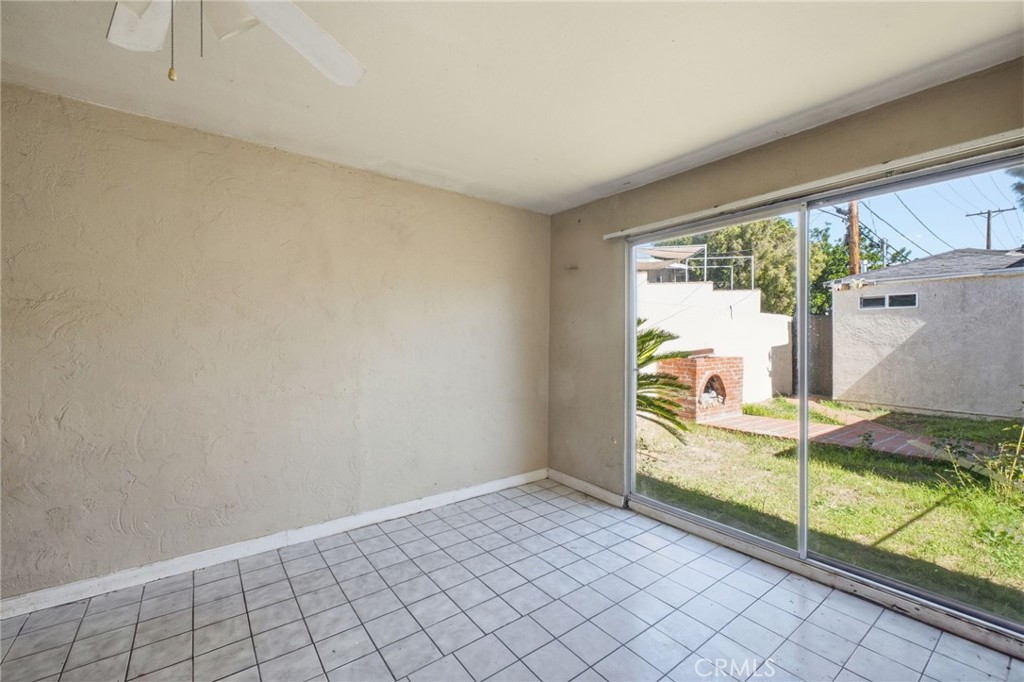 611 S Griffith Park