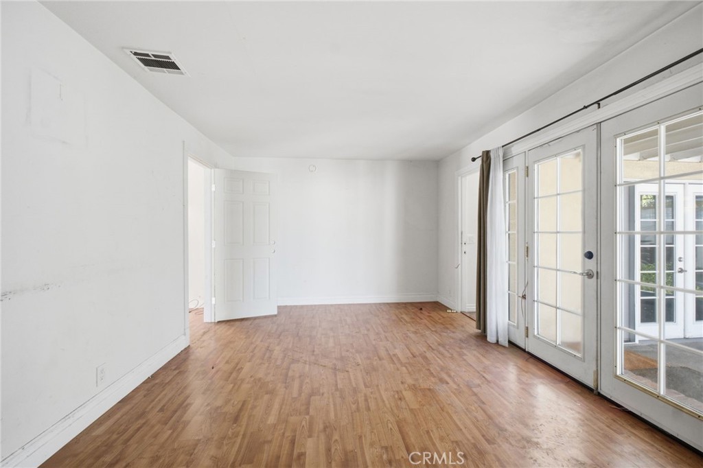 611 S Griffith Park