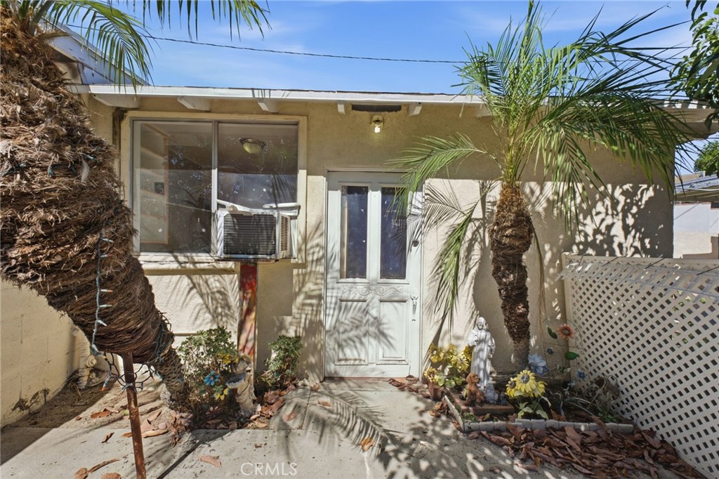 611 S Griffith Park