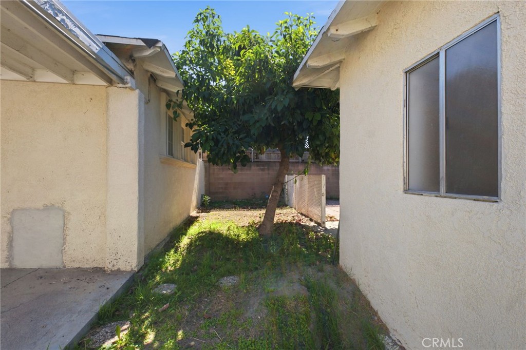 611 S Griffith Park