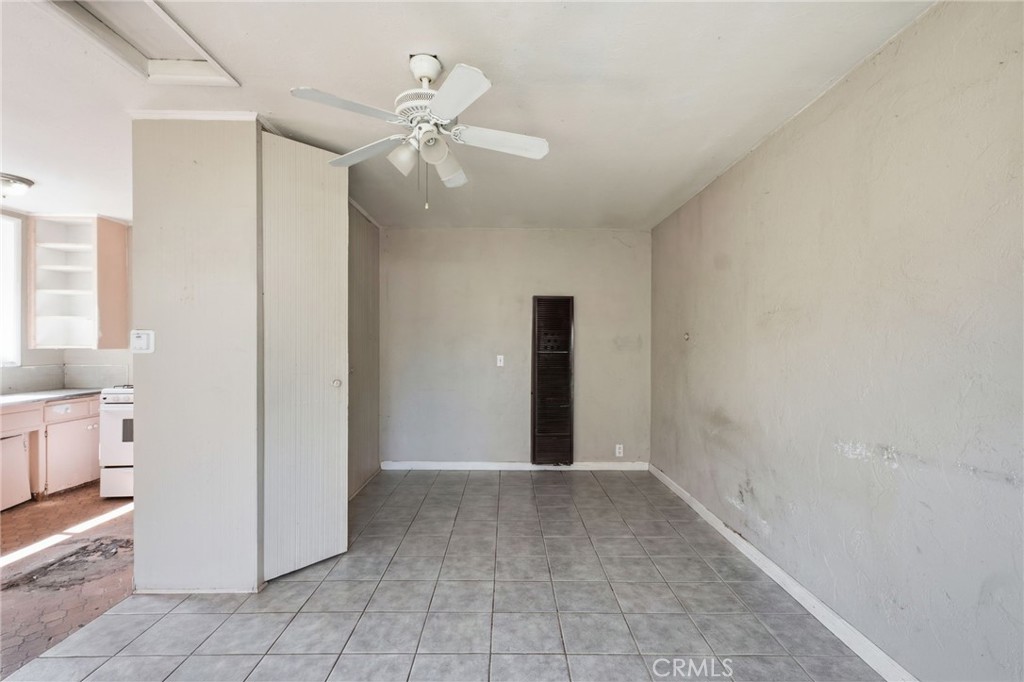 611 S Griffith Park