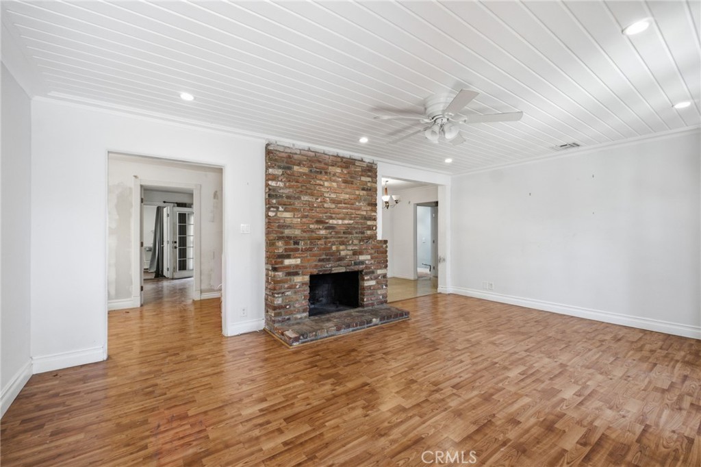 611 S Griffith Park