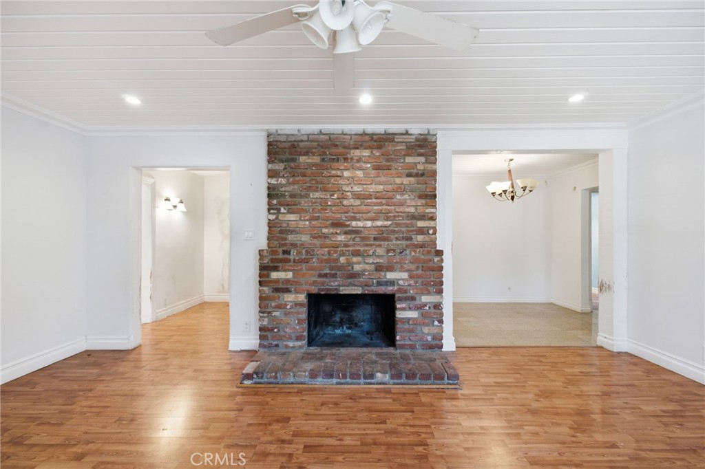 611 S Griffith Park