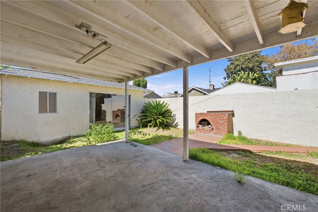 611 S Griffith Park