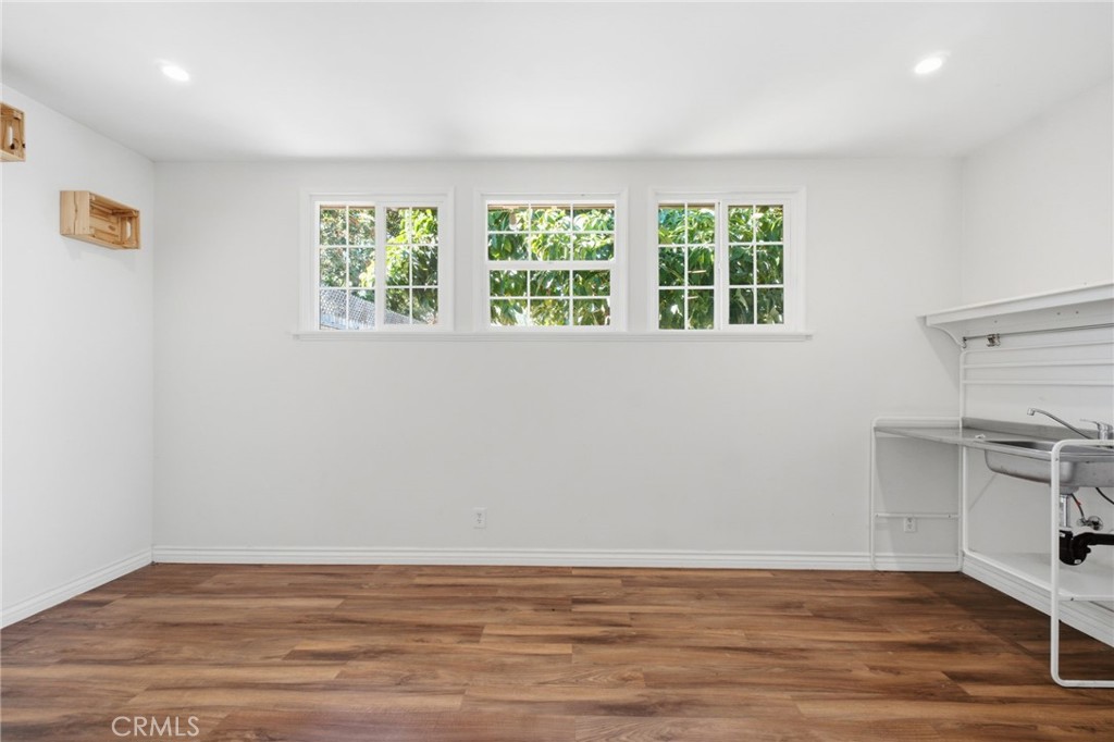 611 S Griffith Park
