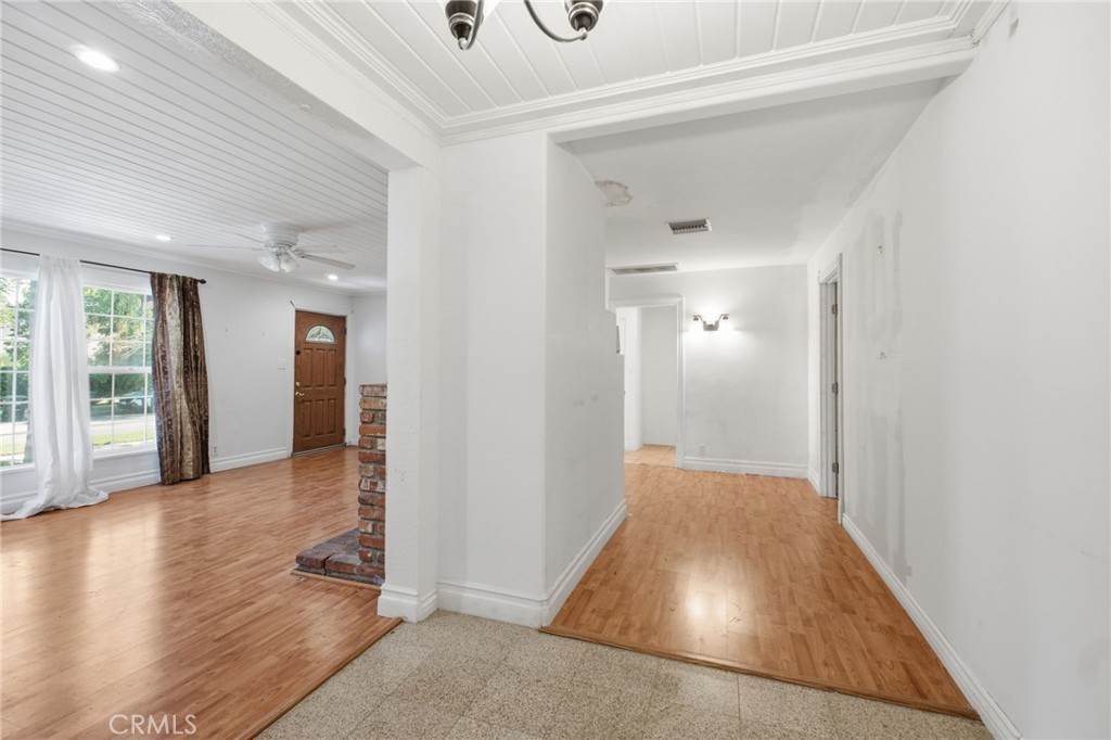 611 S Griffith Park