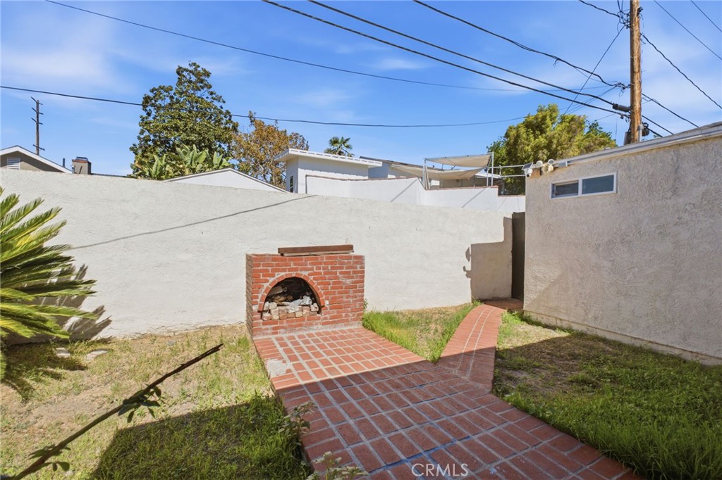 611 S Griffith Park