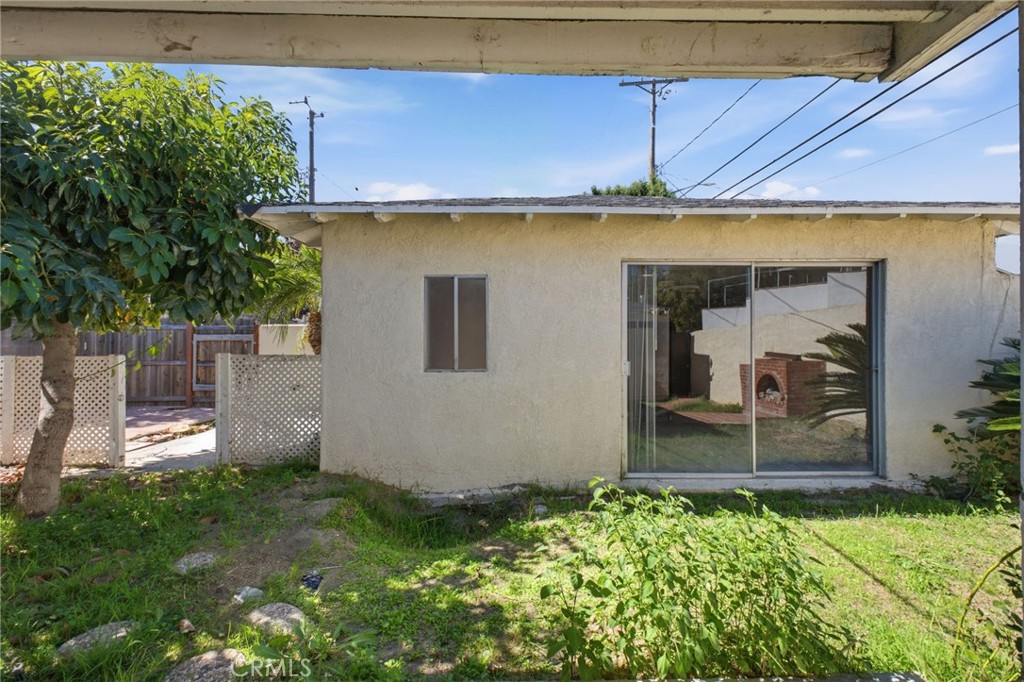 611 S Griffith Park