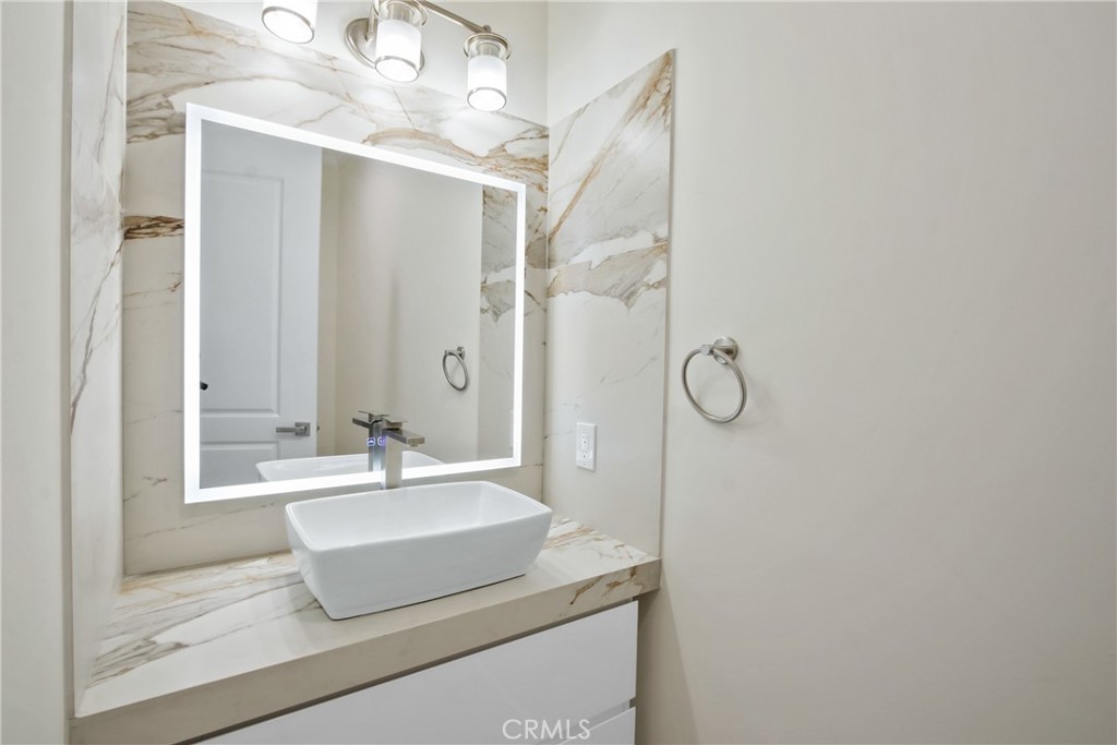 13715 Copley