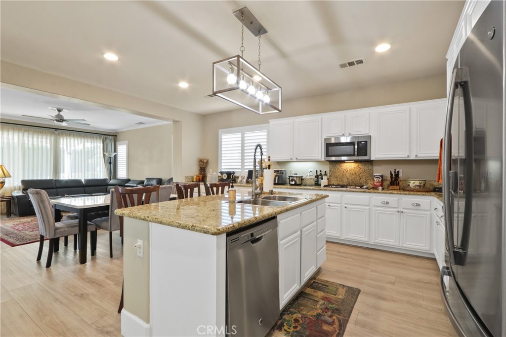 13713 Turf Paradise