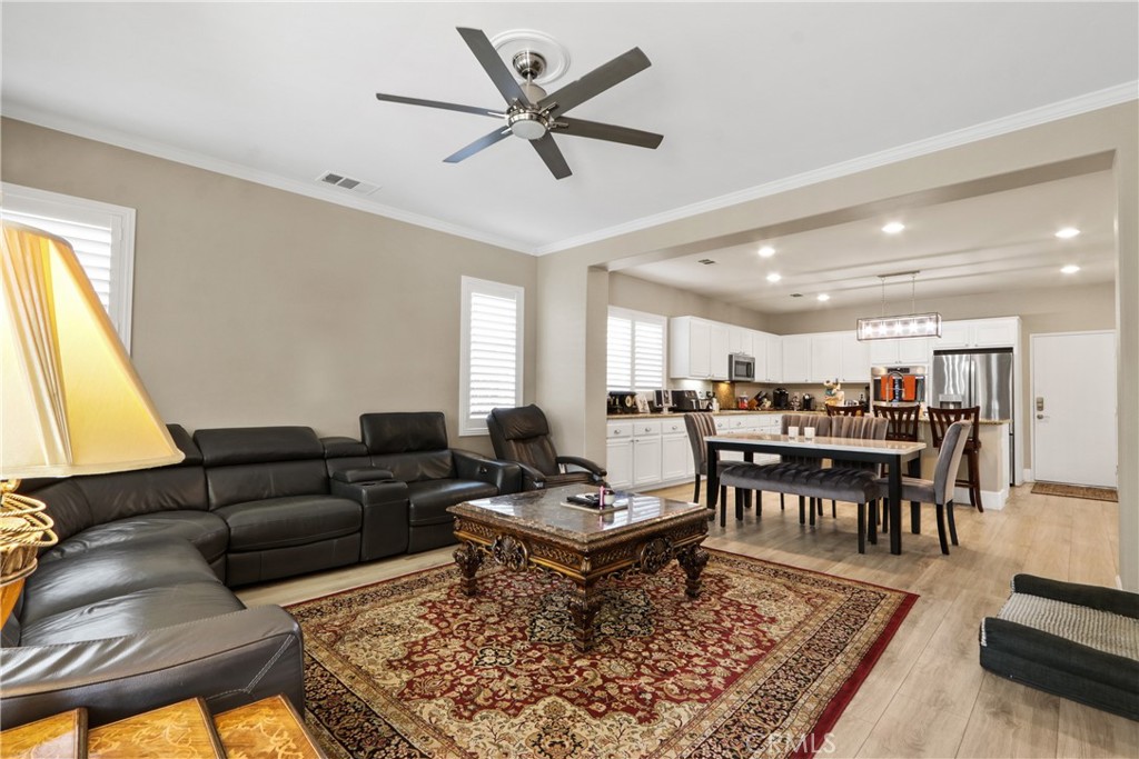 13713 Turf Paradise