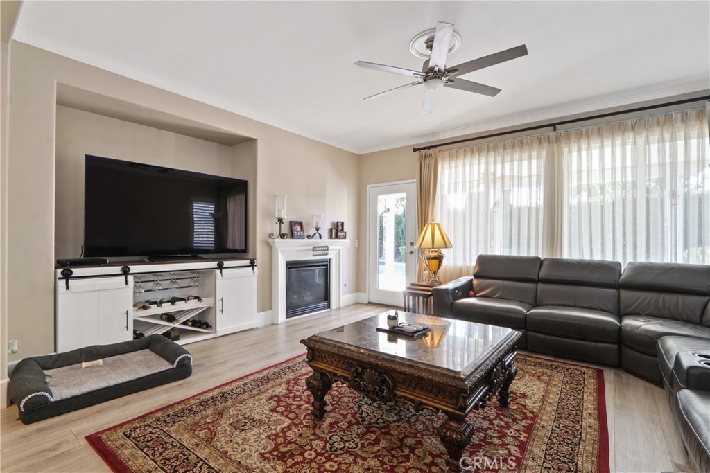 13713 Turf Paradise