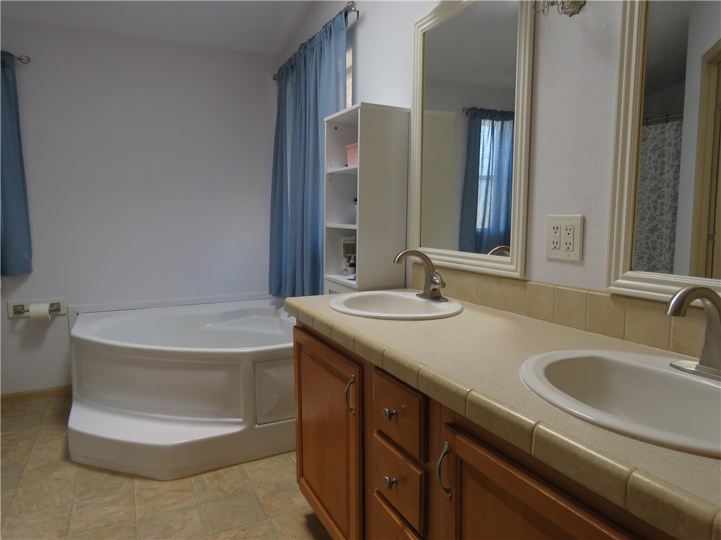 5622 W San Pedro Place