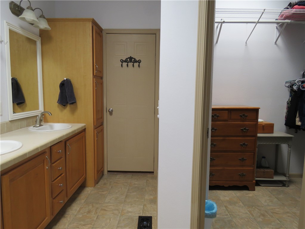 5622 W San Pedro Place