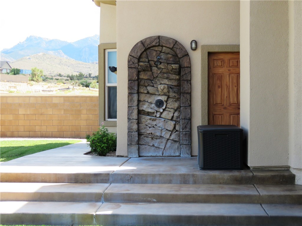 843 S Desert Canyon Way