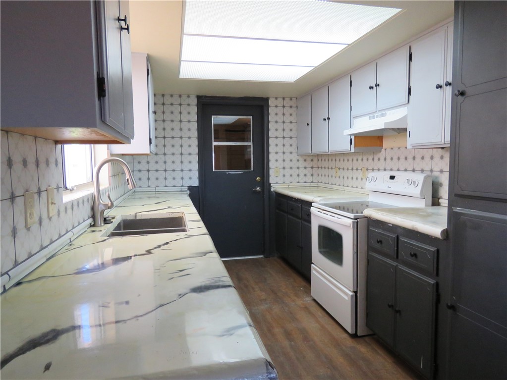 4040 Canyon Hills Drive